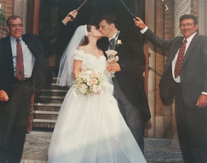 Unveiling Eddie Vedder's Marital Status: Discoveries And Insights
