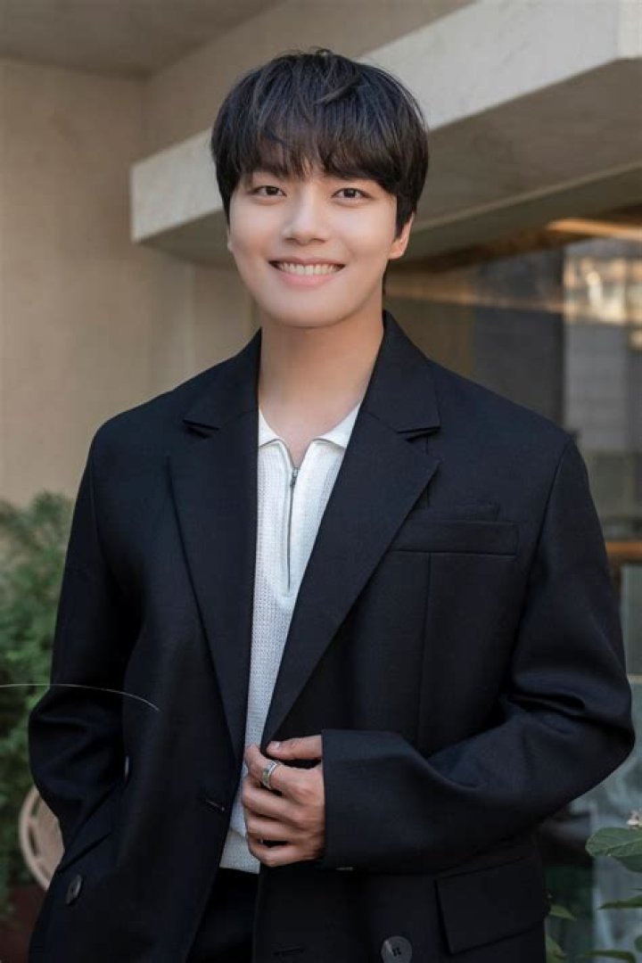 Yeo Jin-goo's Marital Status Unveiled